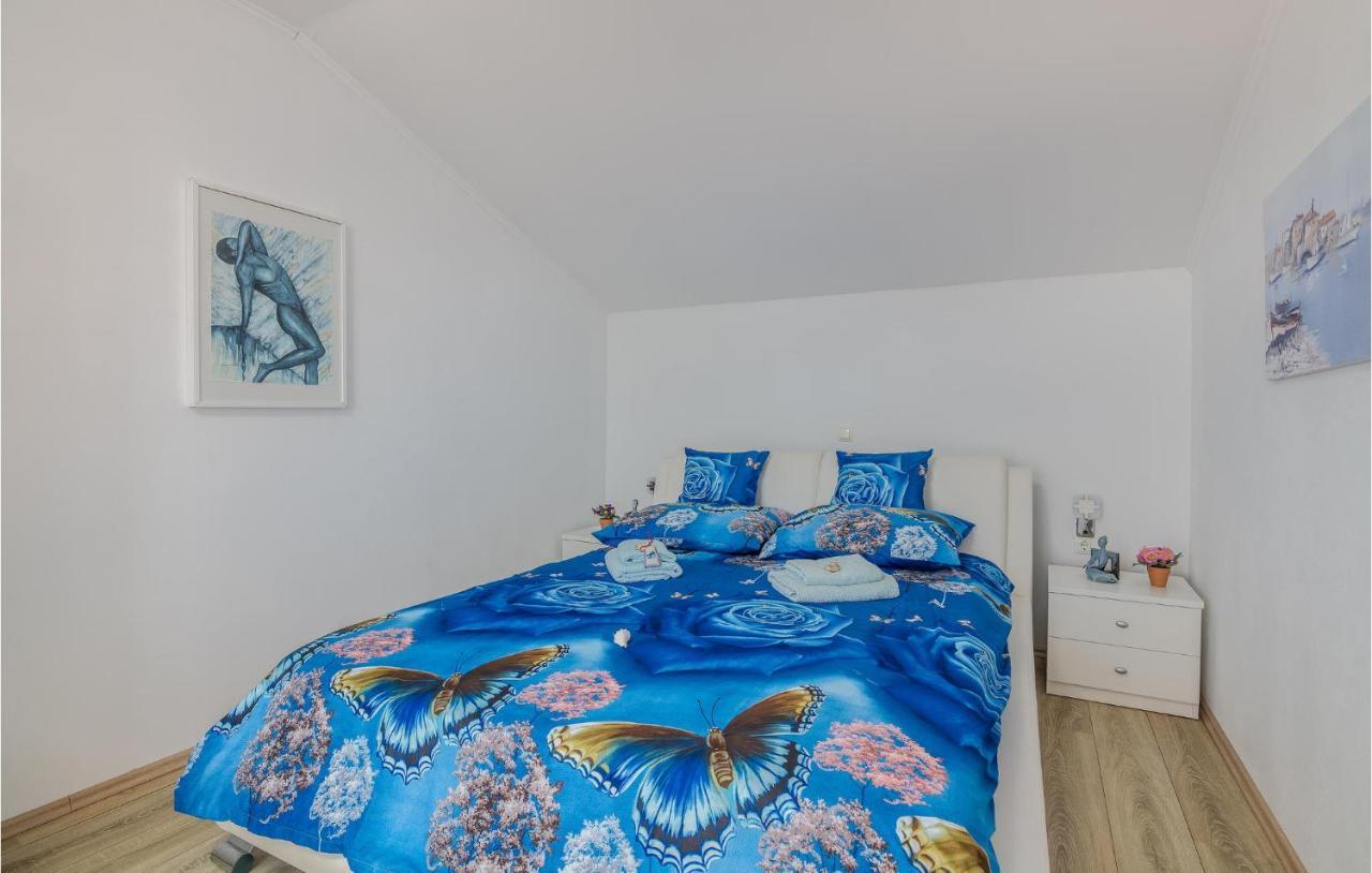 Nice Apartment In Stara Baska With Kitchen Luaran gambar