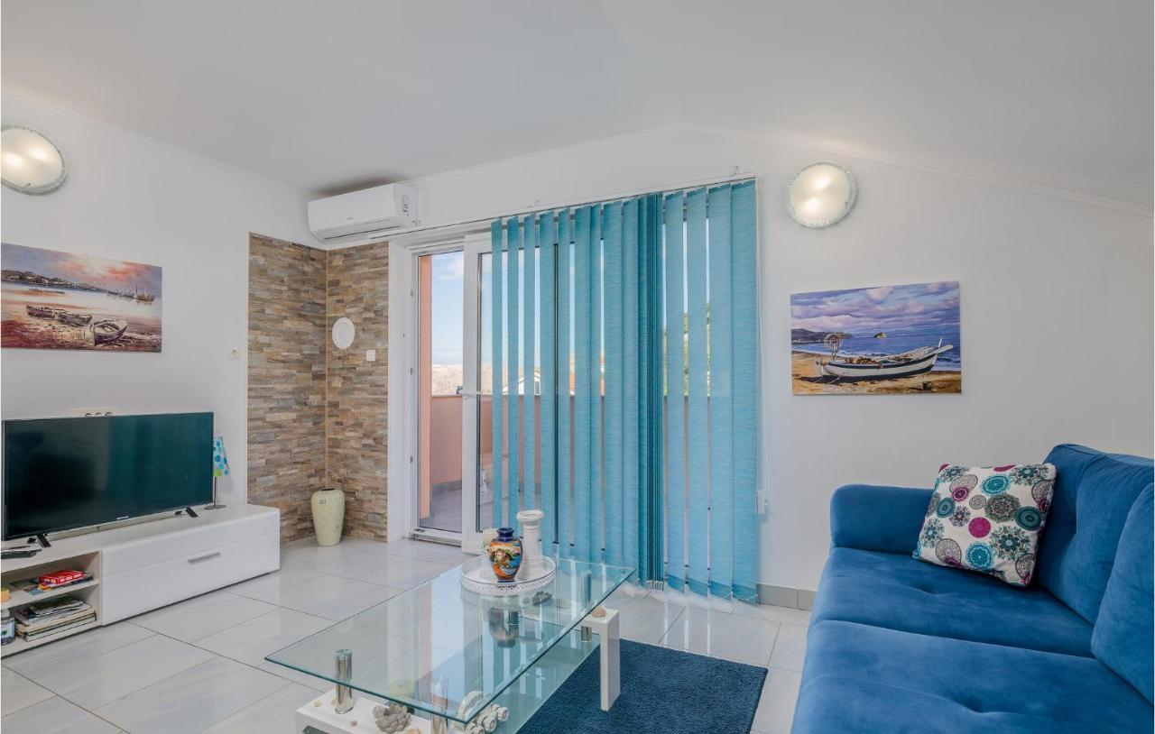 Nice Apartment In Stara Baska With Kitchen Luaran gambar